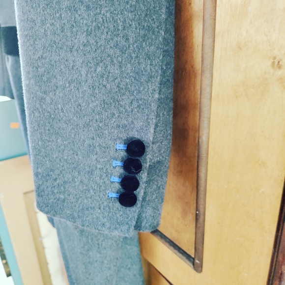 Like new 100% cashmere,charcoal men's coat, appx sz 38-40. Custom made. - Picture 8 of 8